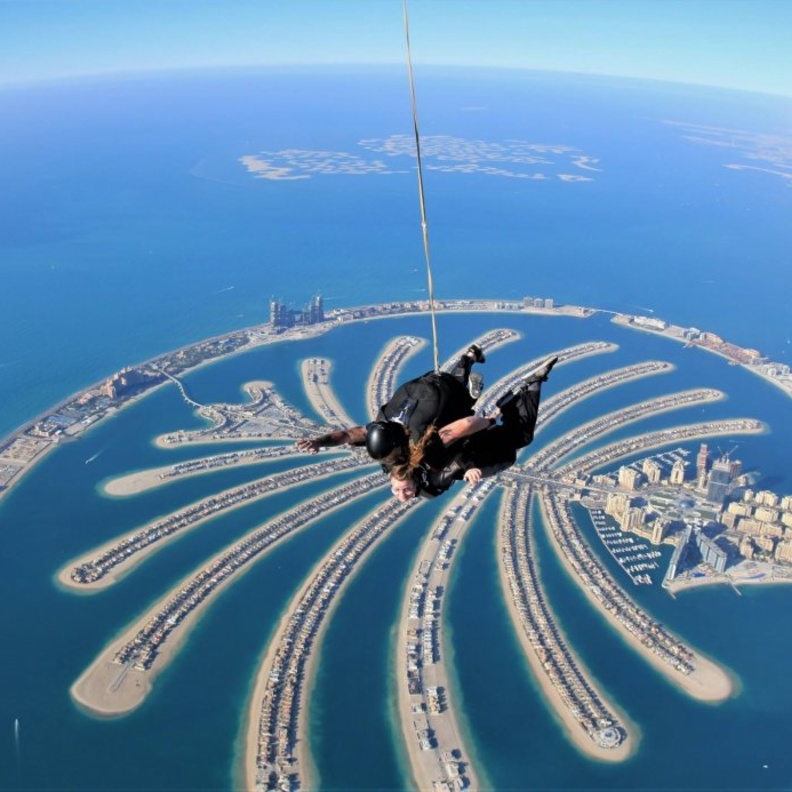  تجربة ممتعة في سكاي دايف دبي