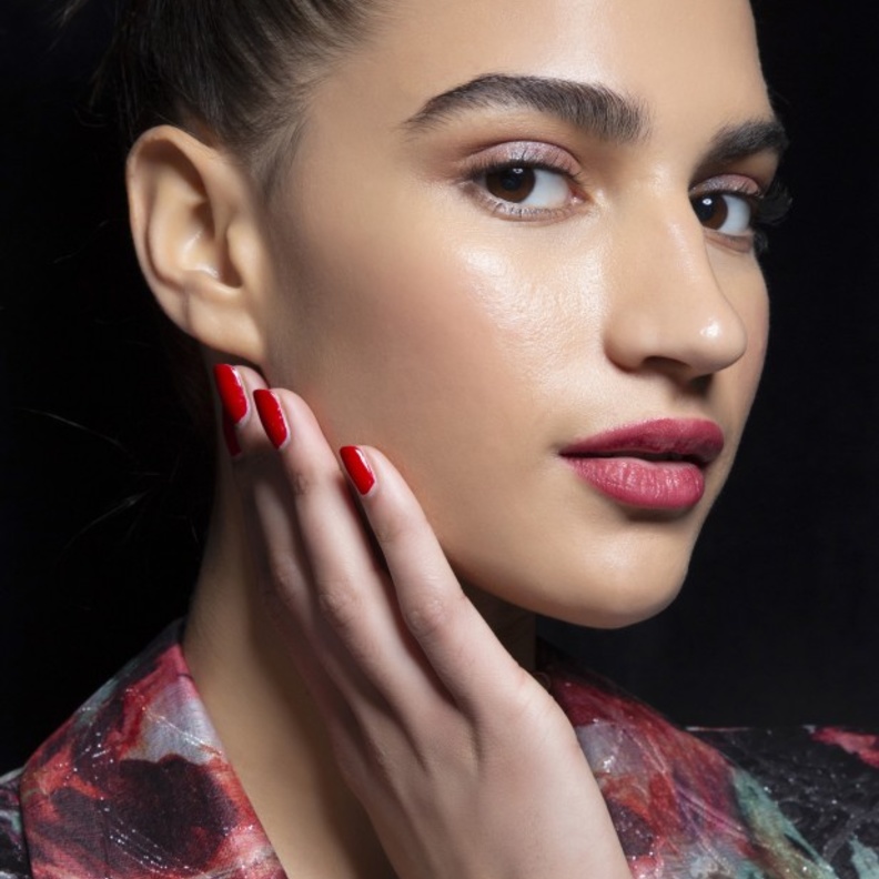 اعتماد ألوان أحمر الشفاه بدرجات الوردي