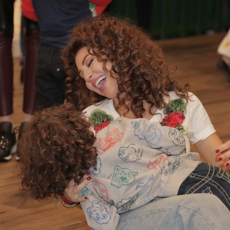 ميريام فارس وابنها 