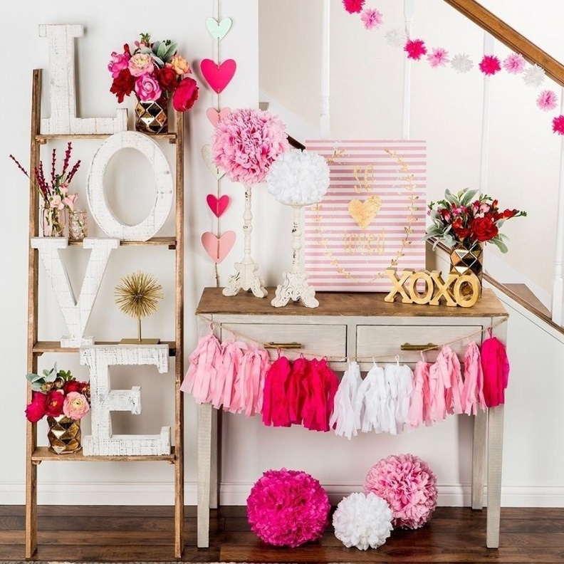 اكسسوارات بأسلوب DIY بمناسبة عيد الحب بألوان الوردي المبهجة