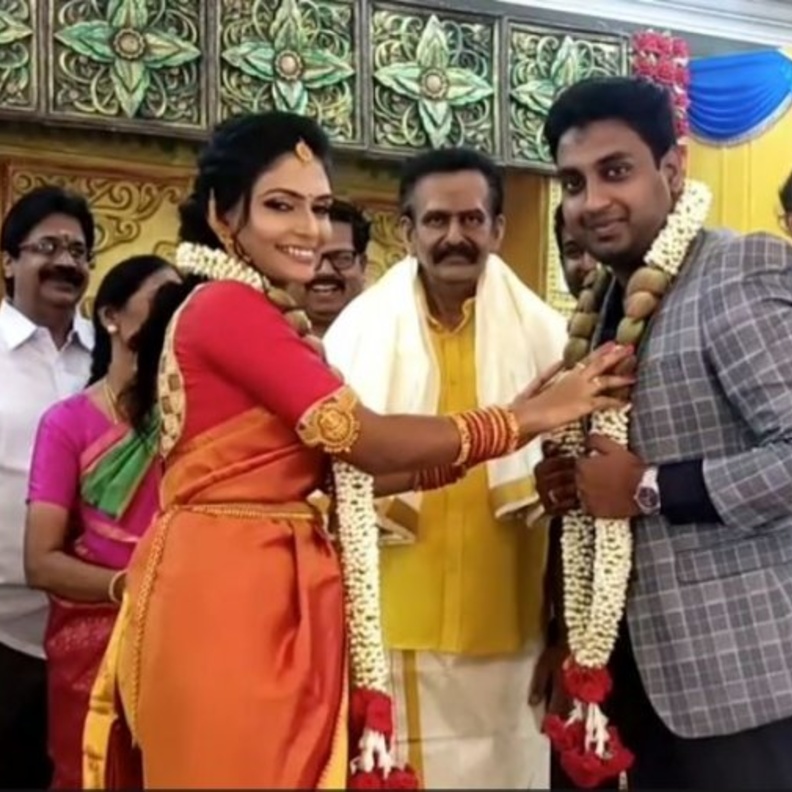  والد عروس متوفى منذ سنوات يشارك ابنته حفل زفافها