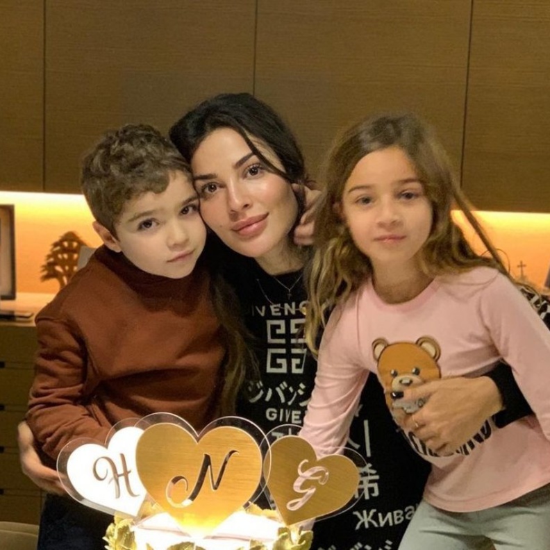 نادين نسيب نجيم  وأبنائها