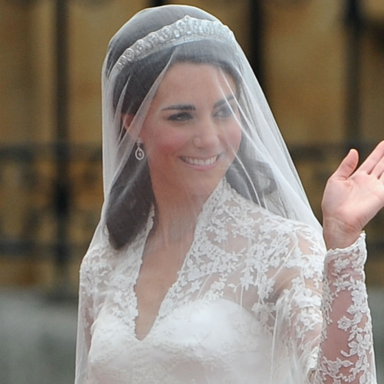 أجمل فساتين الزفاف الملكية التي كللت أشهر قصص الحب 