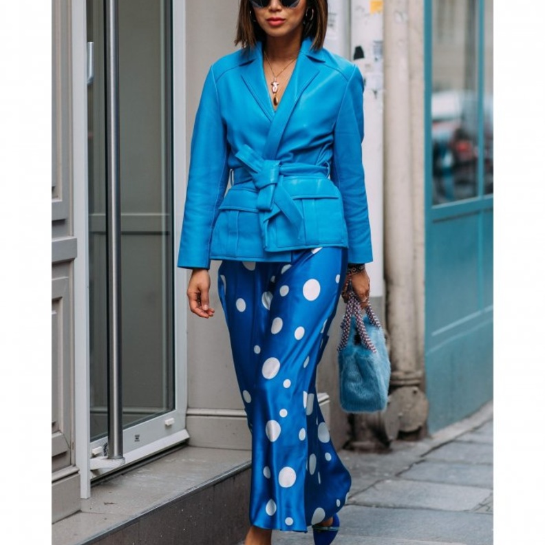 تنسيقات عصرية في نقشة البولكا اعتمديها بألوان جريئة