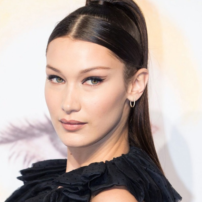 تسريحات شعر راقية مع ذيل الحصان العالية لاطلالات يوم الحب بأسلوب بيلا حديد