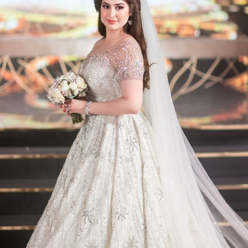 وصلت تكاليف فستان زفاف رؤى الصبان الى 100 الف درهم
