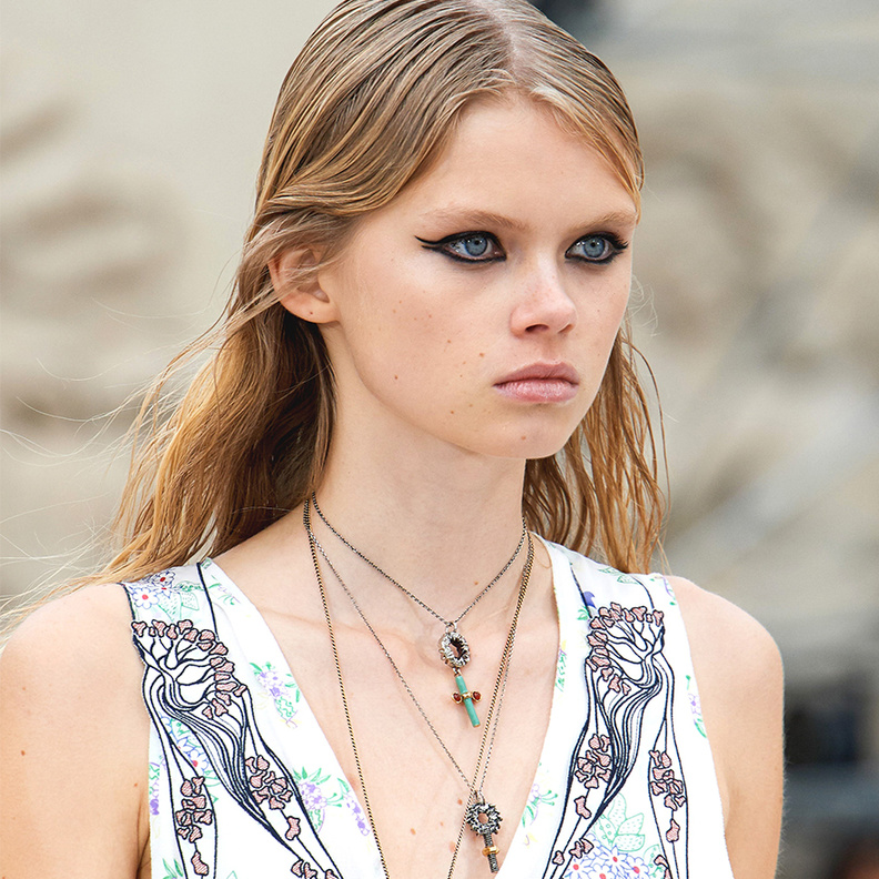 رسمات الايلاينر العريض غير المترابط من دار Chloe