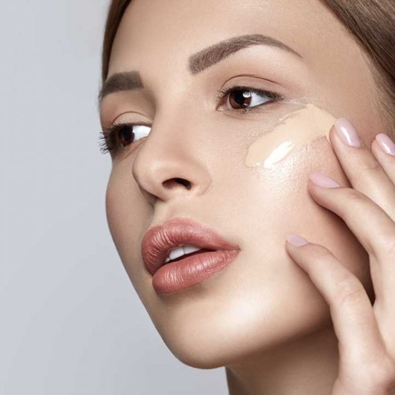 كريم الأساس خاص بالبشرة الجافة يساعد على إخفاء التجاعيد