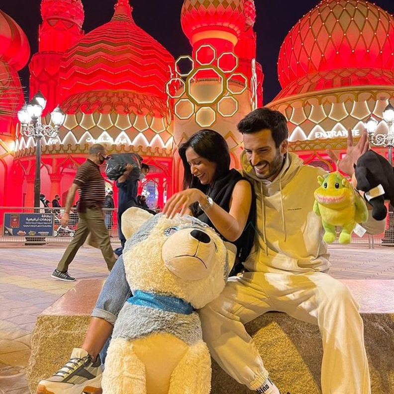 احتفالات المشاهير بيوم الحب تنطلق مبكرا