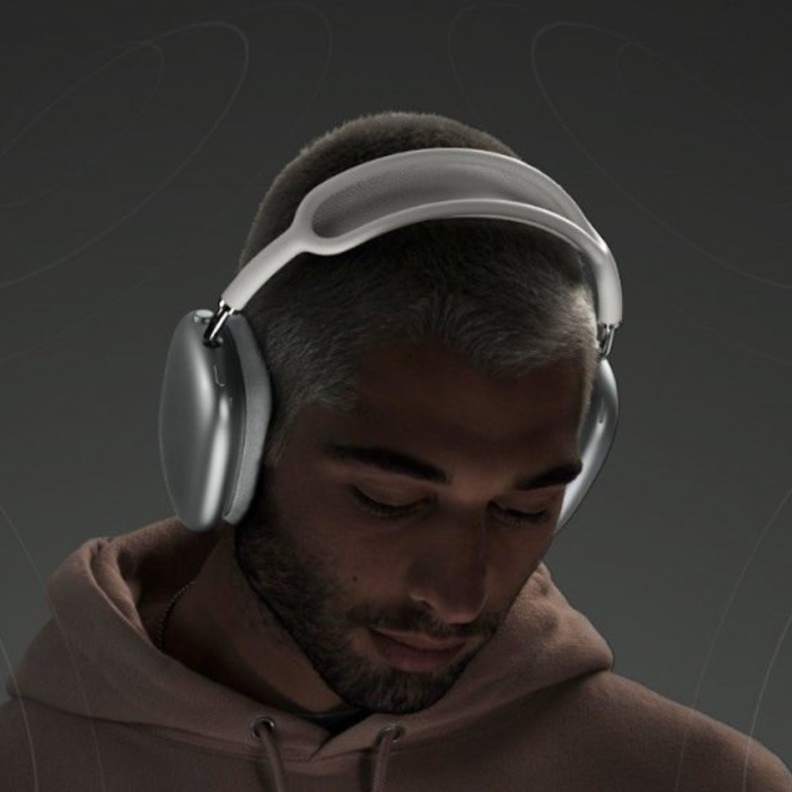 سماعة مصنوعة من الذهب وجلد التمساح النادر