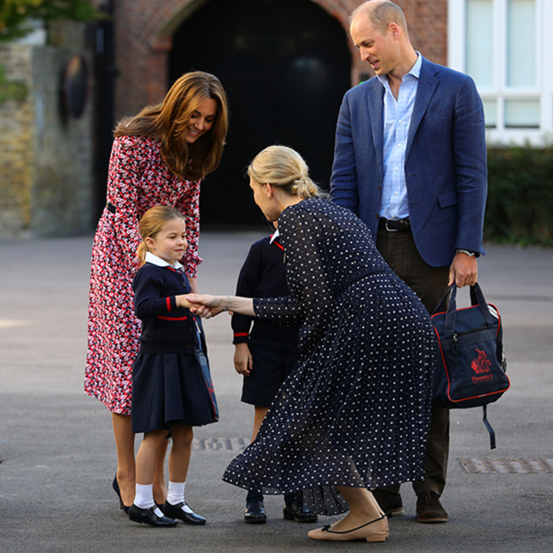 فيديو طريف يظهر لقطات تحاكي فيها الأميرة تشارلوت والدتها كيت ميدلتون