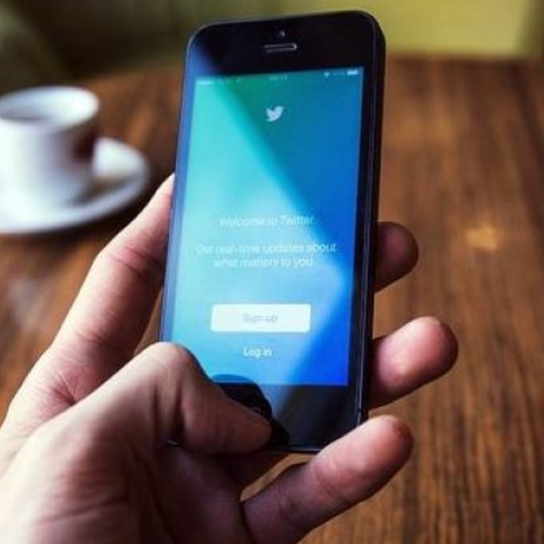 فرض رسوم على ميزات تويتر