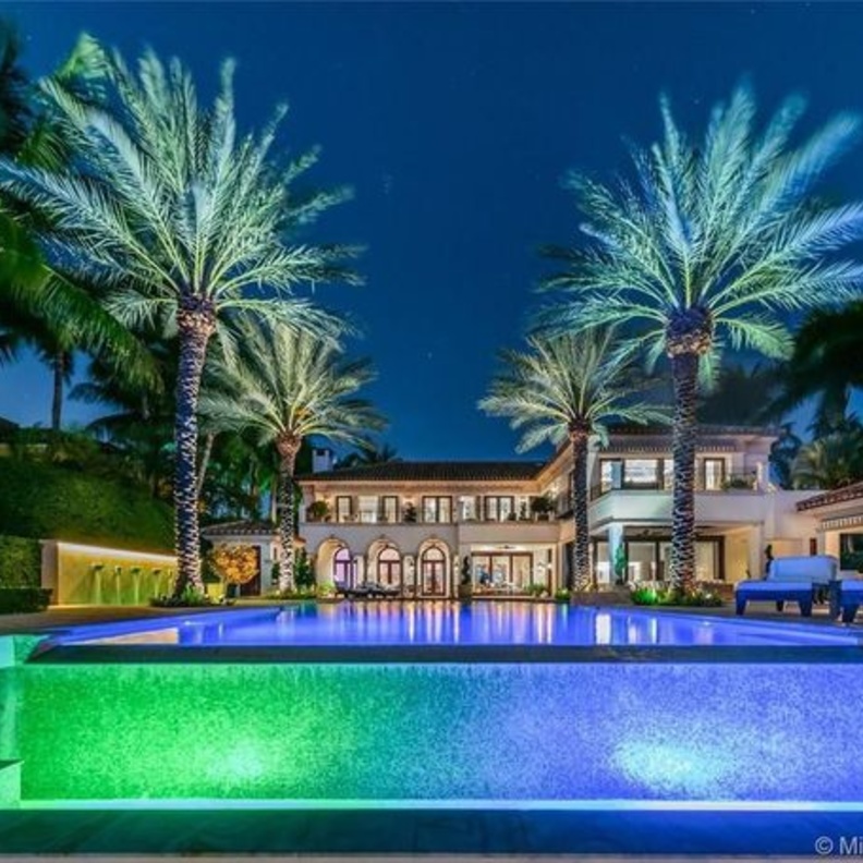  موقعه المميز في ستار آيلاند في ميامي وهي وجهة مفضلة للمشاهير