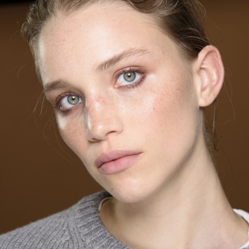  أفضل أنواع سيروم ترطيب البشرة 2021