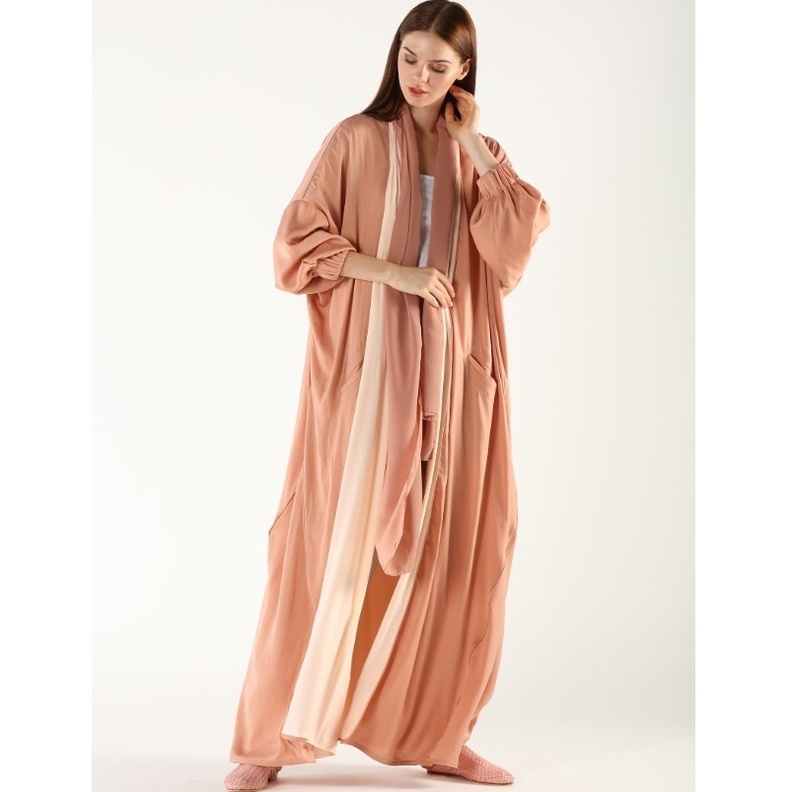 الأخضر الداكن والراقي بعباية قمة في البساطة من BY AMAL MURAD