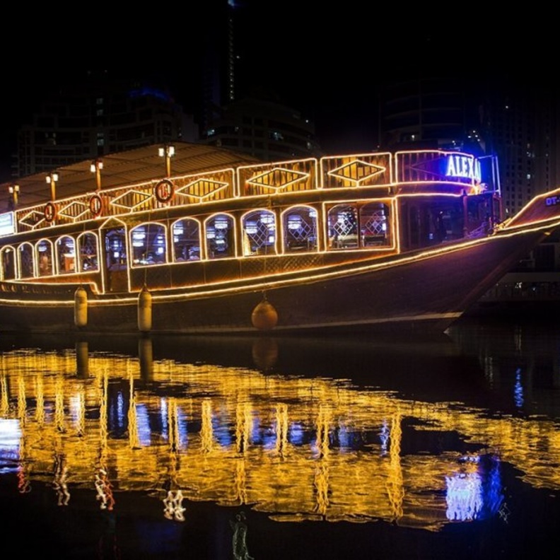  احتفلي بزفافك على متن عبارة Alexandra Dhow Cruise