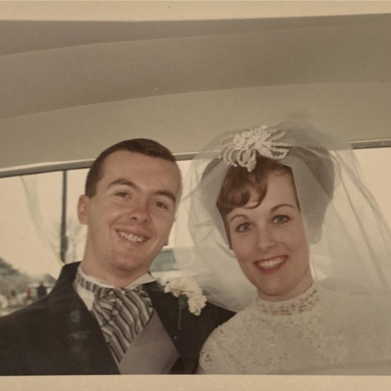 أمريكية تفقد خاتم زواجها في الثلوج