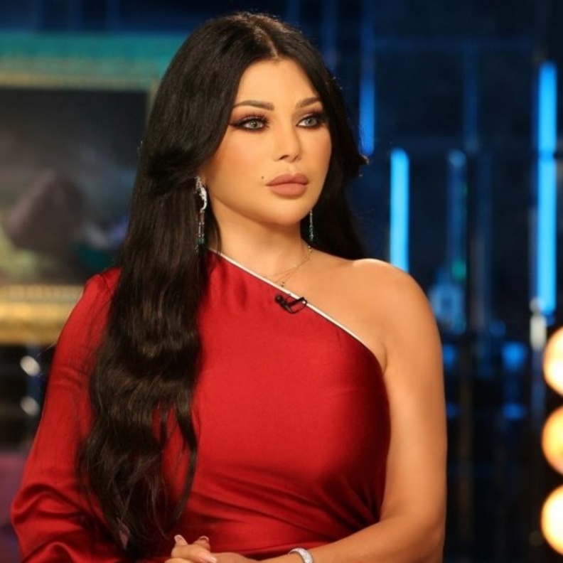 تسريحة الشعر المنسدل الويفي على طريقة هيفاء وهبي