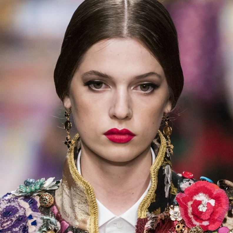 مستحضرات مكياج تعزز من جمال العيون الصغيرة وطرق تطبيقها