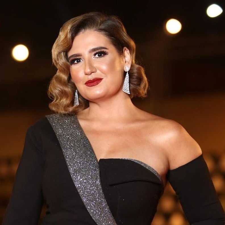 الفنانة هنا شيحة