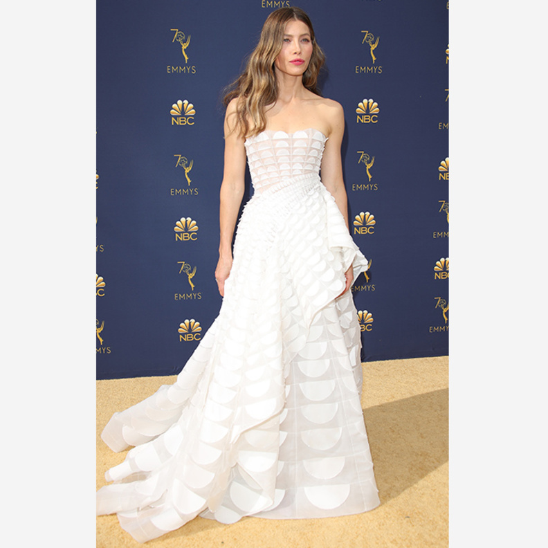  جيسيكا بيل Jessica Biel اشتهرت بإطلالاتها الجذابة على السجادة الحمراء