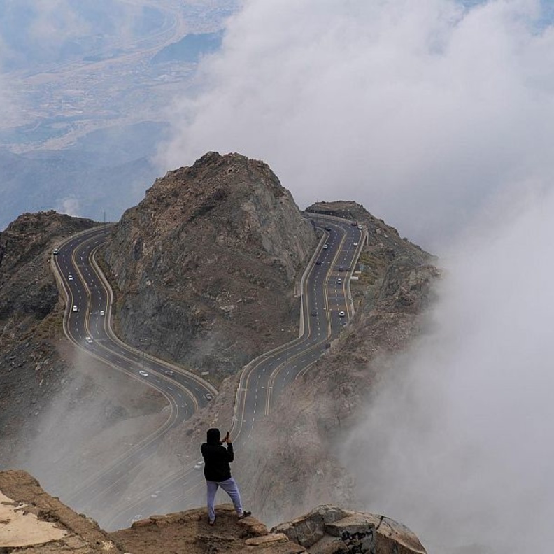 قمة جبل دكا فرصة سانحة لخوض مغامرة فريدة - المصدر وكالة الأنباء السعودية