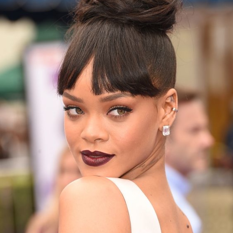 تسريحات شعر مرفوعة لعيد الحب 2021