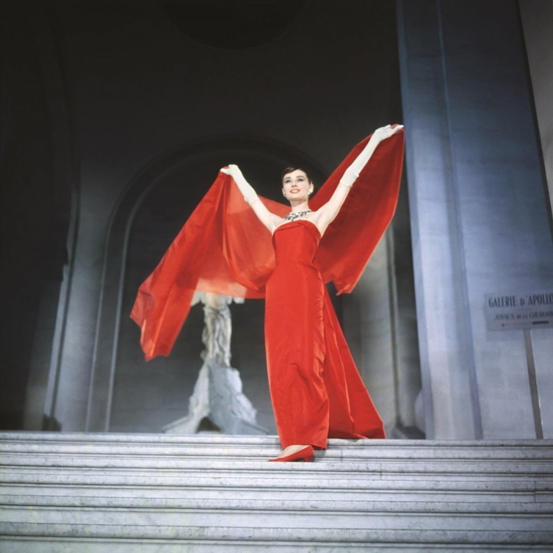 أودري هيبورن باطلالة قمّة في الرقي والأناقة في فيلم Funny Face