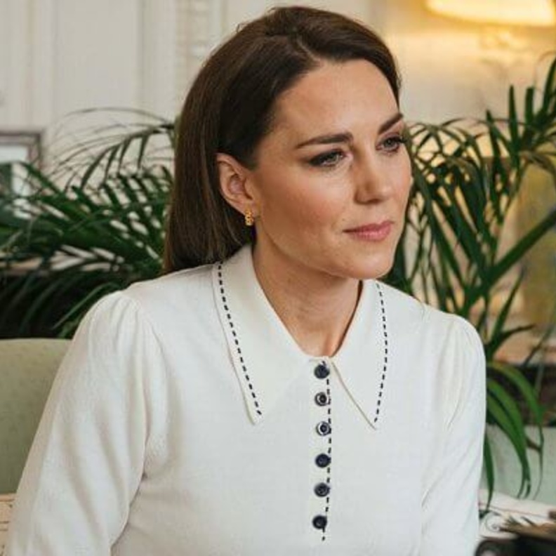 كيت ميدلتون تقابل فتاة صغيرة بزي أميرة 