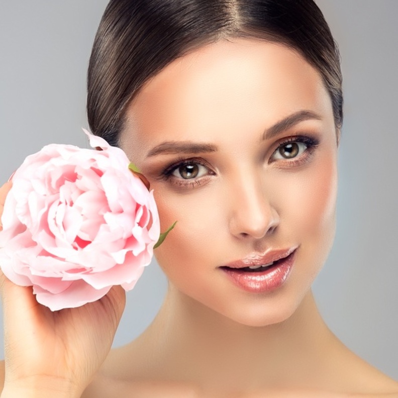  استخدامات ماء الورد الجمالية 2021