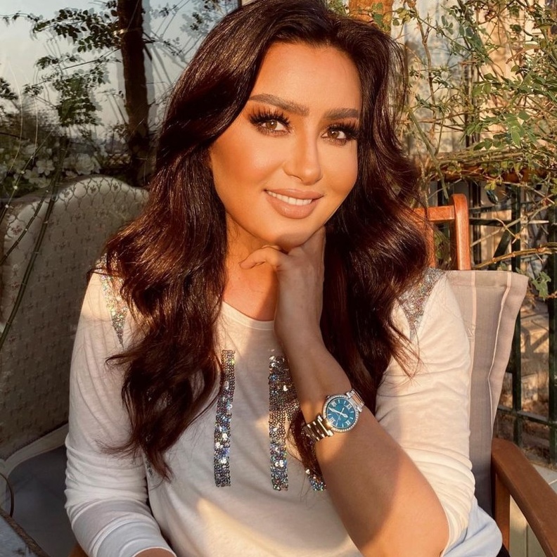 الفنانة لطيفة