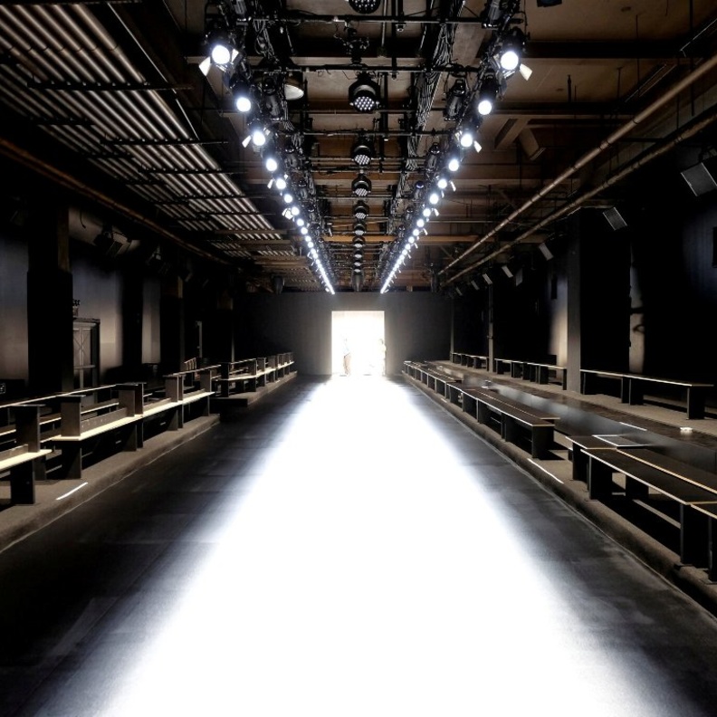 فيروس كورونا يفرض واقعاً جديداً على اسابيع الموضة التي لم تعد كما نعرفها