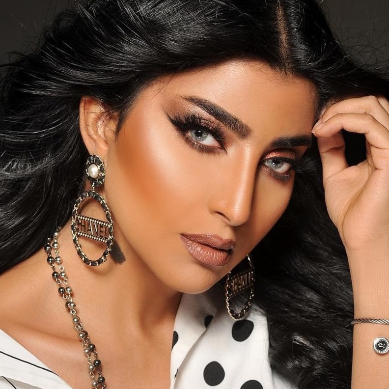 مكياج عيون بثينة الرئيسي 2021