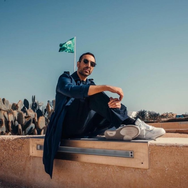  محمد التركي في جلسة تصوير تعكس أهم المعالم السعودية