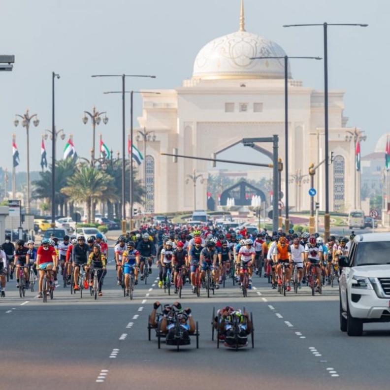 طواف "أبوظبي الجميلة" وجولة على المعالم السياحية الشهيرة