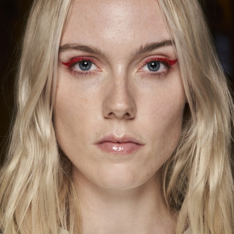 الآيلاينر الملون في عرض Salvatore Ferragamo