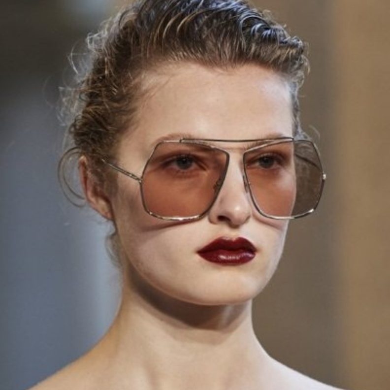 الوان احمر شفاه حمراء قوية من دار Max Mara 2021