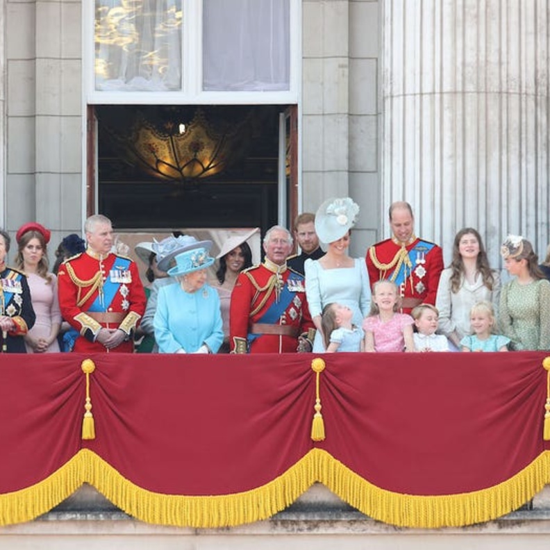 بعضهم يحمل لقب ملكي وآخرين بدونه.. تعرف على أحفاد أبناء ملكة بريطانيا 