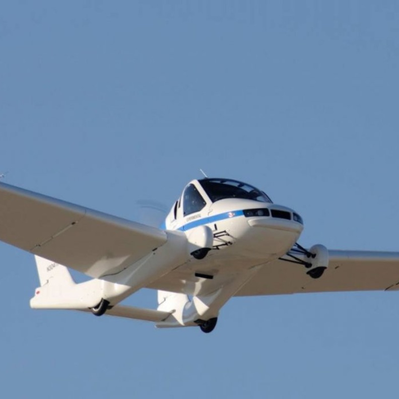 محرك السيارة الطائرة