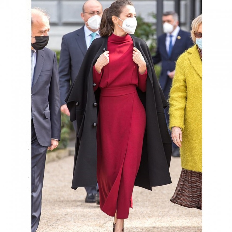 اطلالة ليتيزيا ملكة اسبانيا باحدث التصاميم الشتوية الانيقة والملفتة