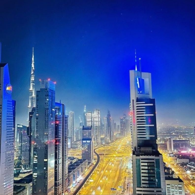 لليل سحر خاص في دبي - المصدر حساب zaamsgarage