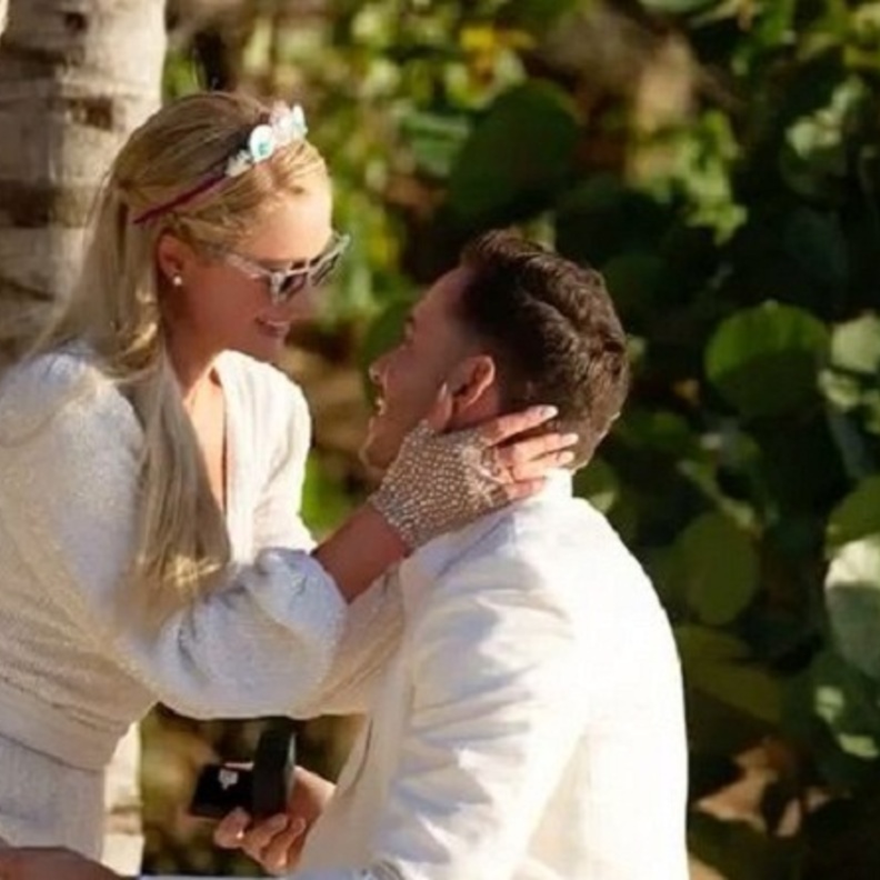 باريس هيلتون وخطيبها