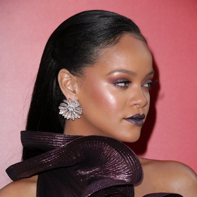  ريهانا ملكة إطلالات الجمال المثالية