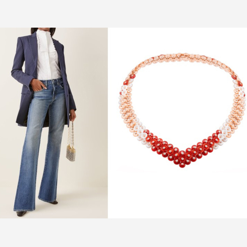 سلسال من Van Cleef & Arpels وسترة رسمية من Paco Rabanne