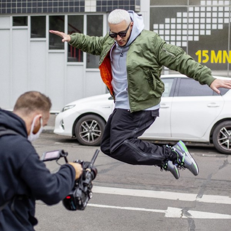 بوما تتعاقد مع دي جي سنيك سفيرا لمجموعة أحذية MIRAGE الرياضية الجديدة