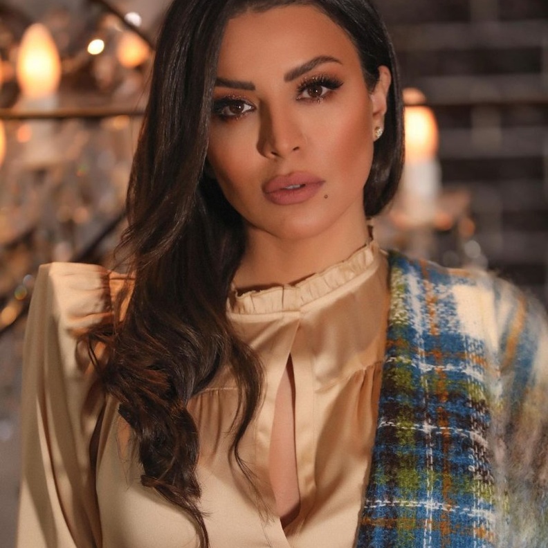 تطبيق مكياج برونزي للسهرات من وحي امل بوشوشة