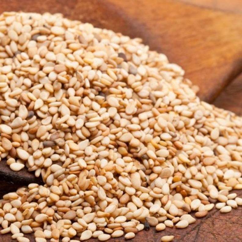  فوائد ذهبية لتناول السمسم على الريق