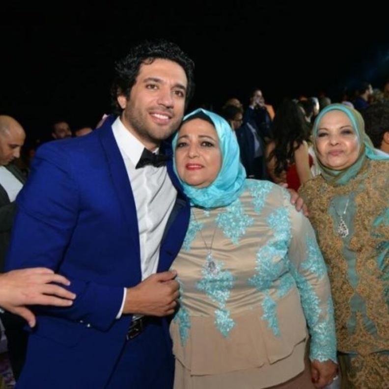 حسن الرداد ووالدته