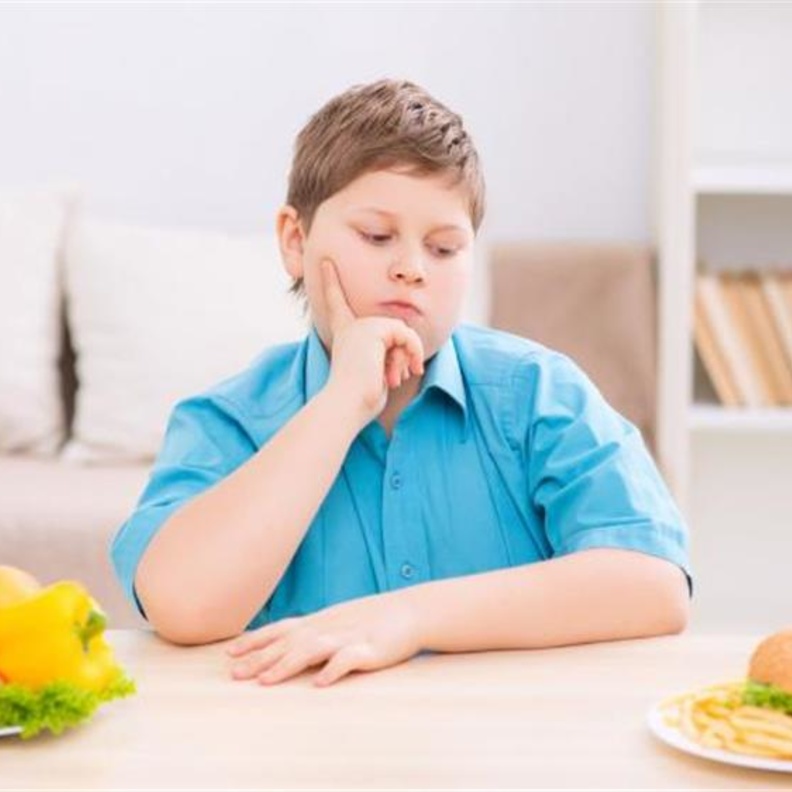 أسباب السمنة عند الأطفال ومخاطرها وكيف يمكن الوقاية منها