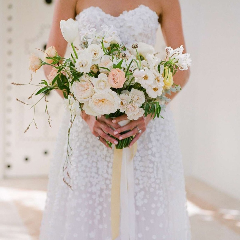 استخدام أنواع مختلفة من زهور التيوليب الوردية مثل Parrot Tulips، Fox Trot Tulips